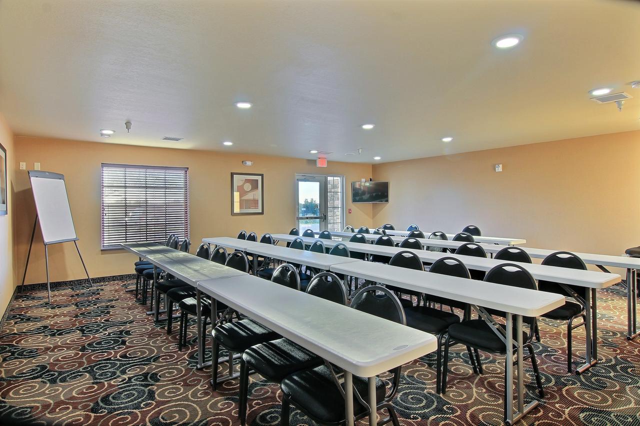 Cobblestone Hotel & Suites - Mccook Dış mekan fotoğraf