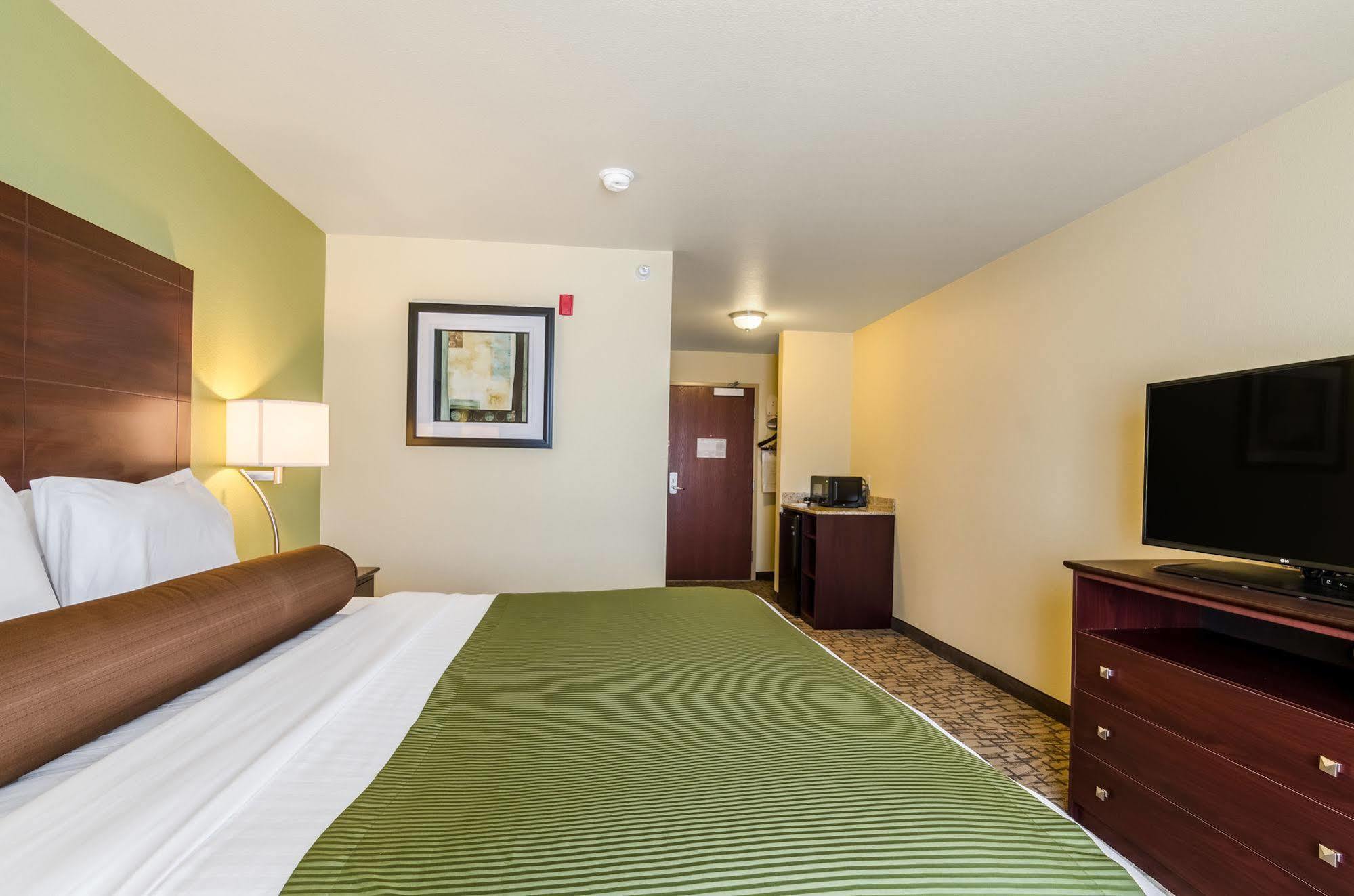 Cobblestone Hotel & Suites - Mccook Dış mekan fotoğraf