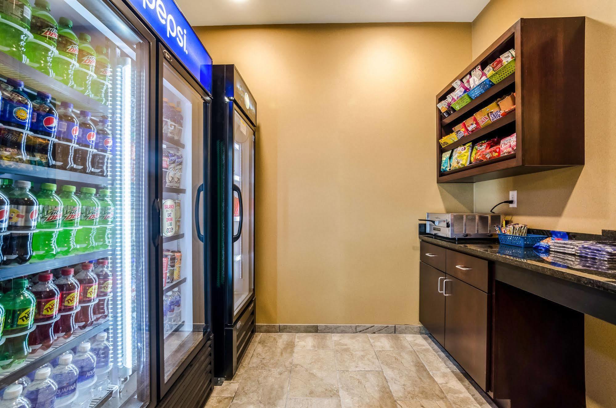 Cobblestone Hotel & Suites - Mccook Dış mekan fotoğraf