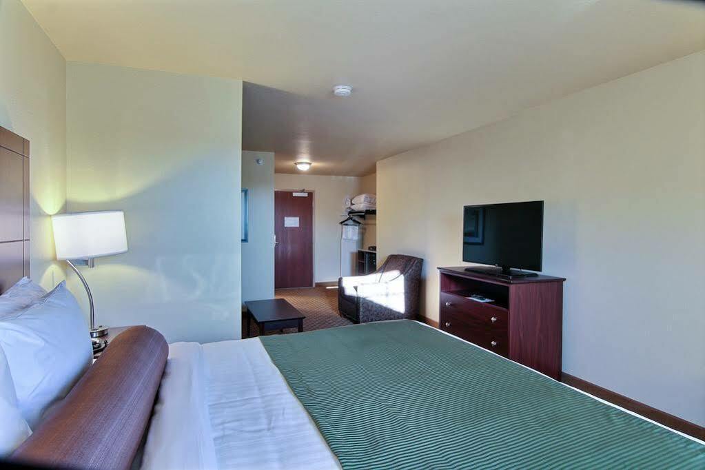 Cobblestone Hotel & Suites - Mccook Dış mekan fotoğraf